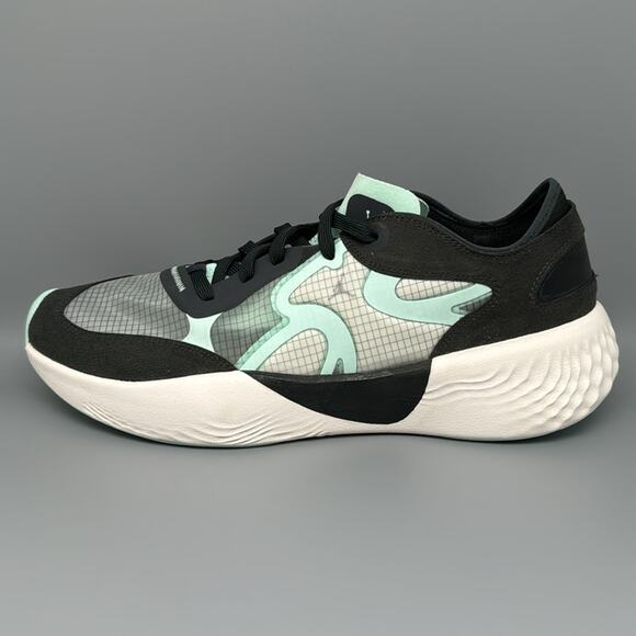 Athletic_Shoes